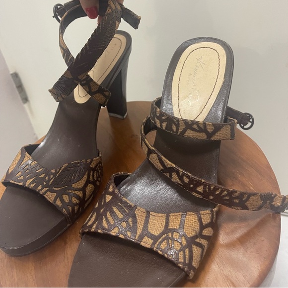 Kenneth Cole New York Sandals - Picture 2 of 3